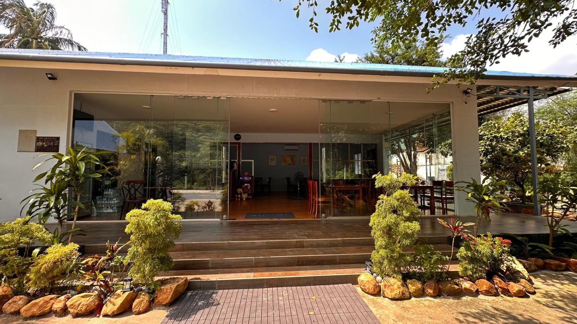 Bungalow Hotel Chi Khu Co Ong Exterior photo